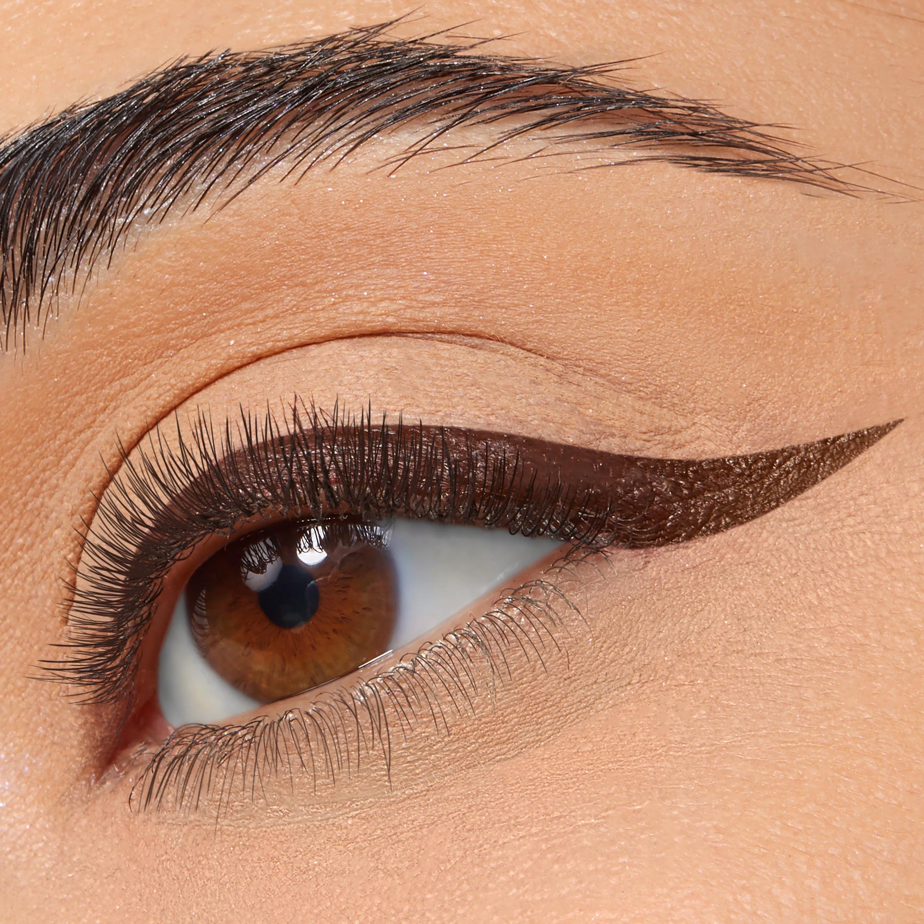 Grande - Curated Runway Liner Trace